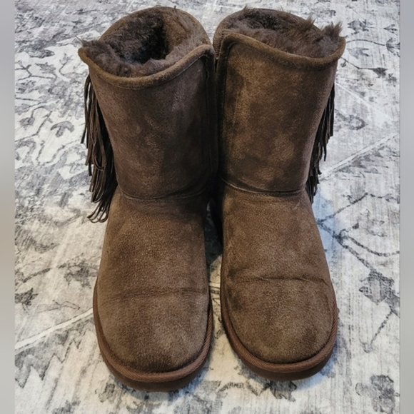🍁NWOT Lamo Suede Tassled Boots - Picture 3 of 8